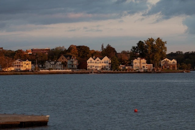 Best Neighborhoods in Darien to Live in 2026