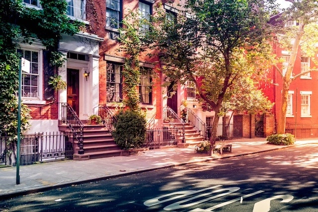 buying-a-townhouse-in-nyc.webp