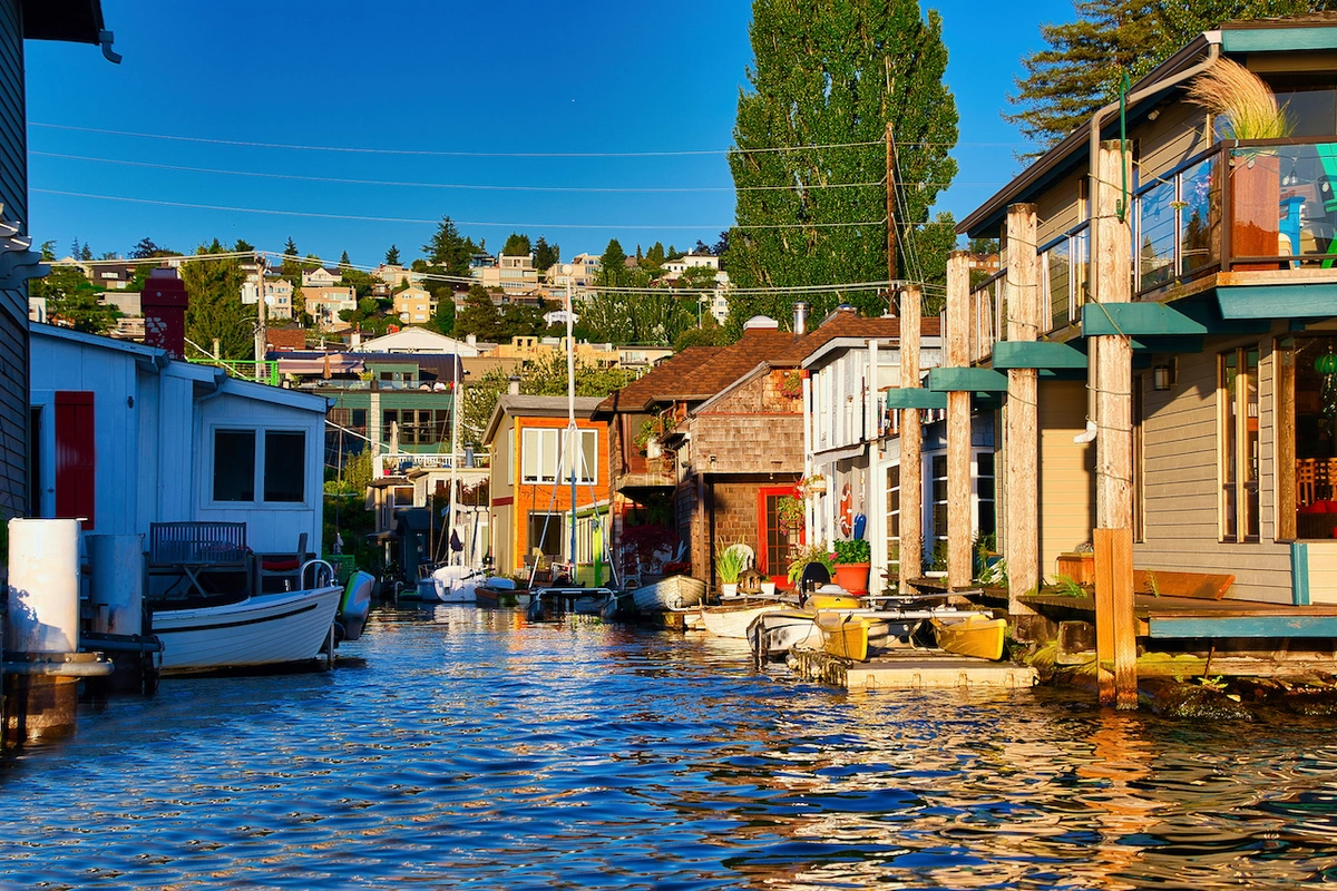 Buy Houseboat