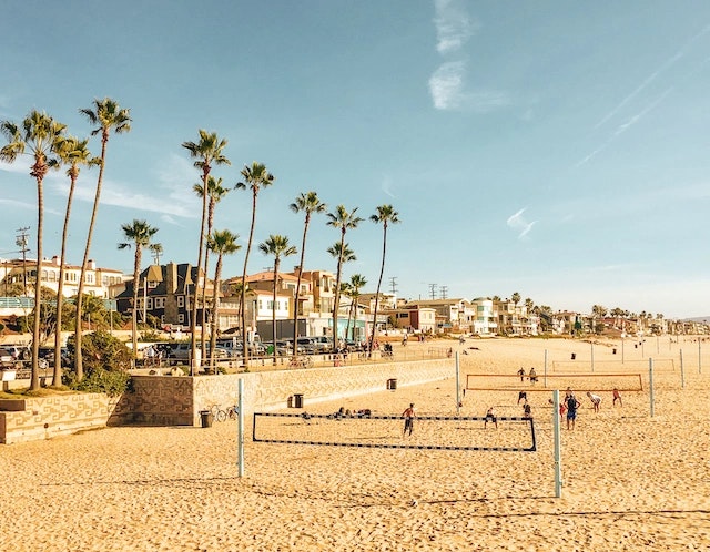 manhattan beach volleyball courts