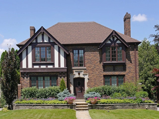what-is-a-tudor-style-house.webp
